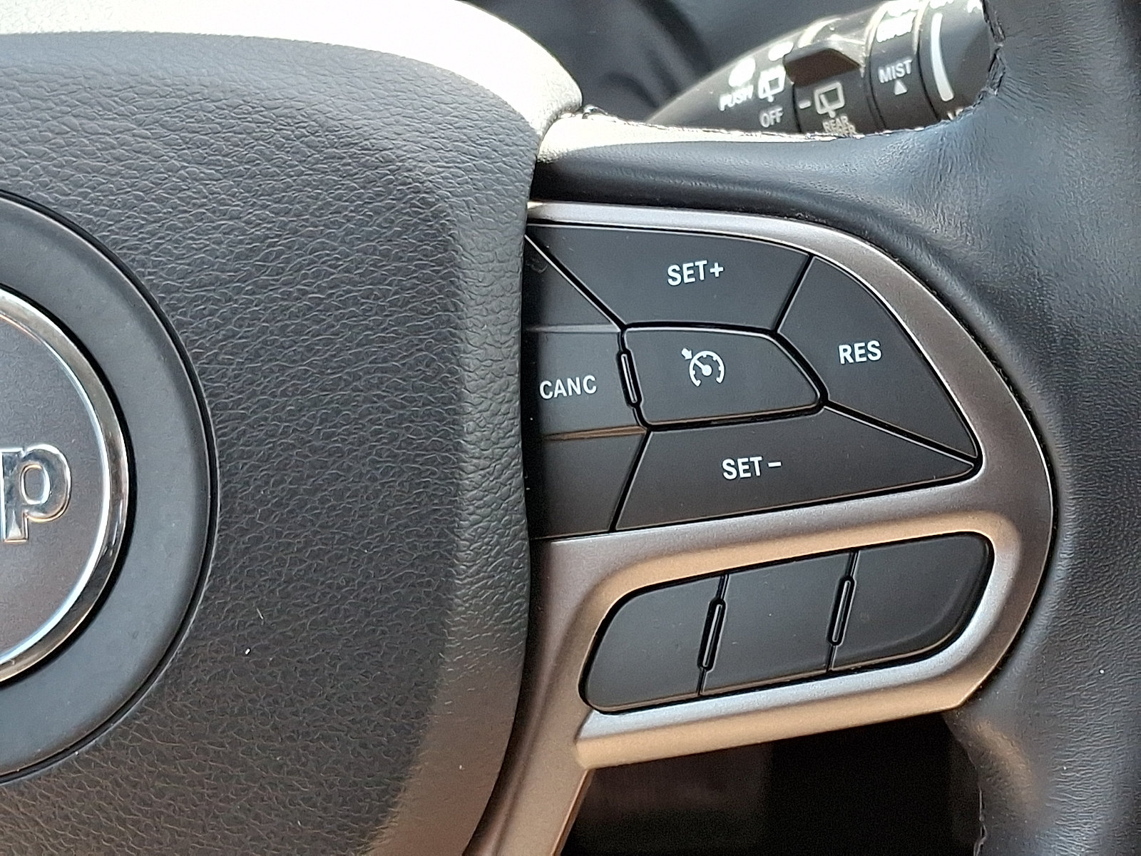 Used 2019 Jeep Cherokee Latitude Plus w/ Cold Weather Group AWD/4WD image 21
