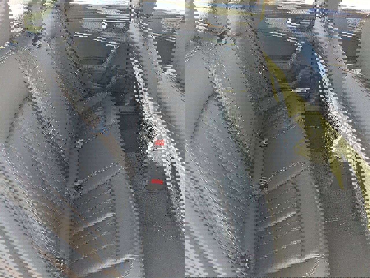 Used 2024 Audi A6 Premium Plus image 16