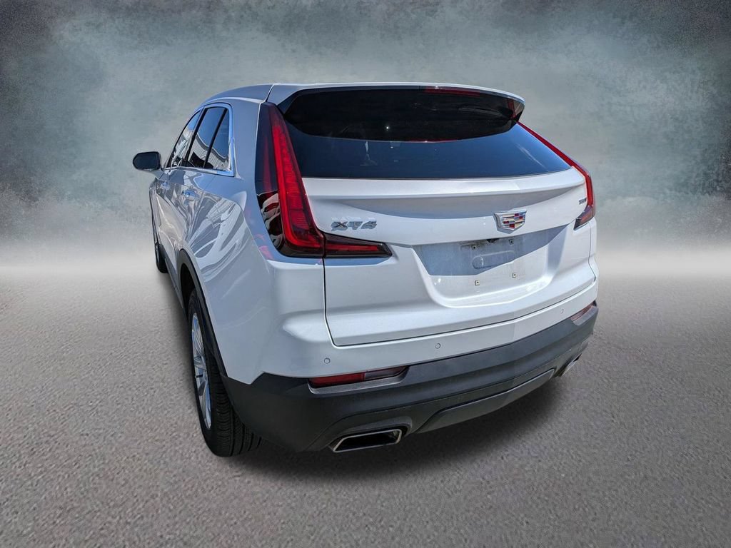 Used 2023 Cadillac XT4 Luxury w/ Cold Weather Package FWD image 7