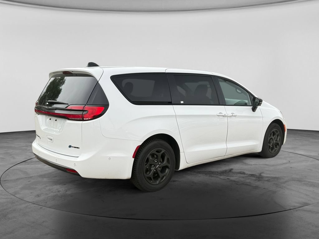 Used 2024 Chrysler Pacifica Limited FWD image 9
