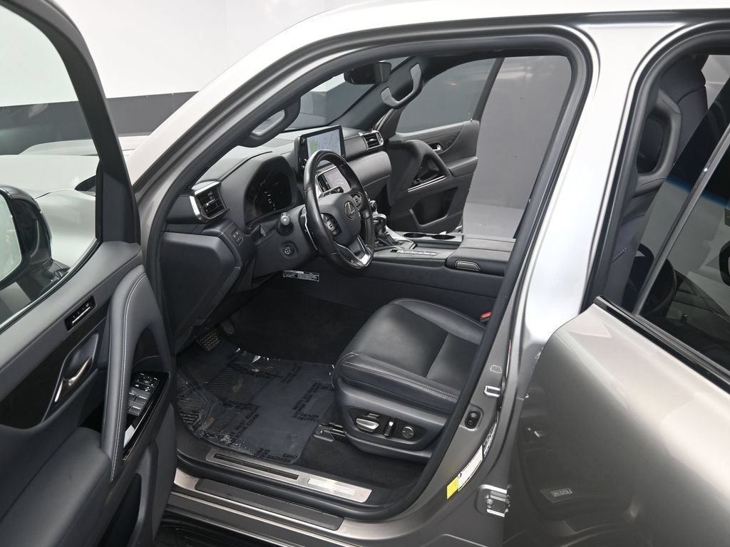 Used 2023 Lexus LX 600 4WD w/ Appearance Package image 13