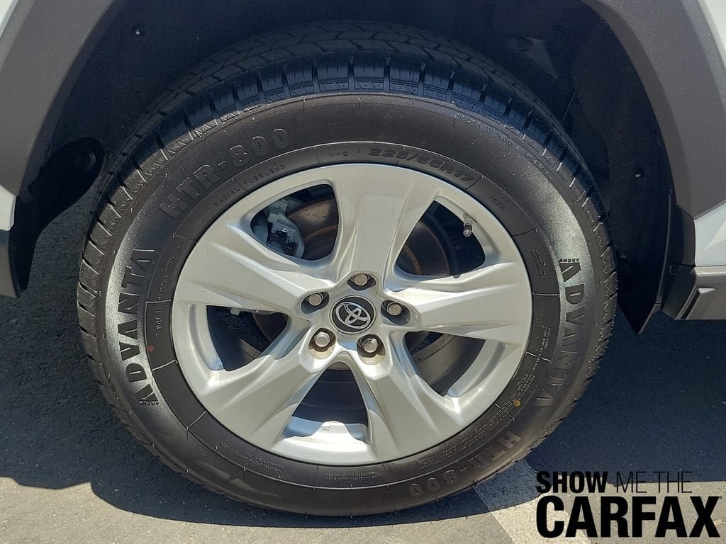 Used 2019 Toyota RAV4 XLE AWD/4WD image 6