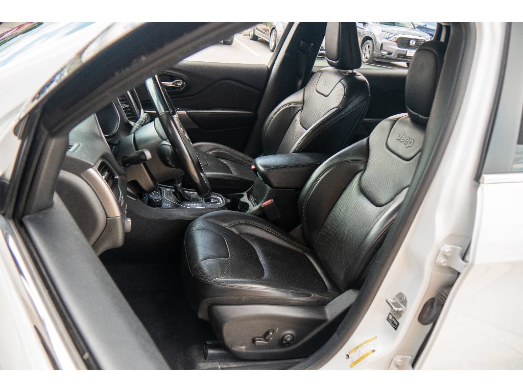 Used 2021 Jeep Cherokee Latitude Lux w/ Comfort/Convenience Group AWD/4WD image 12