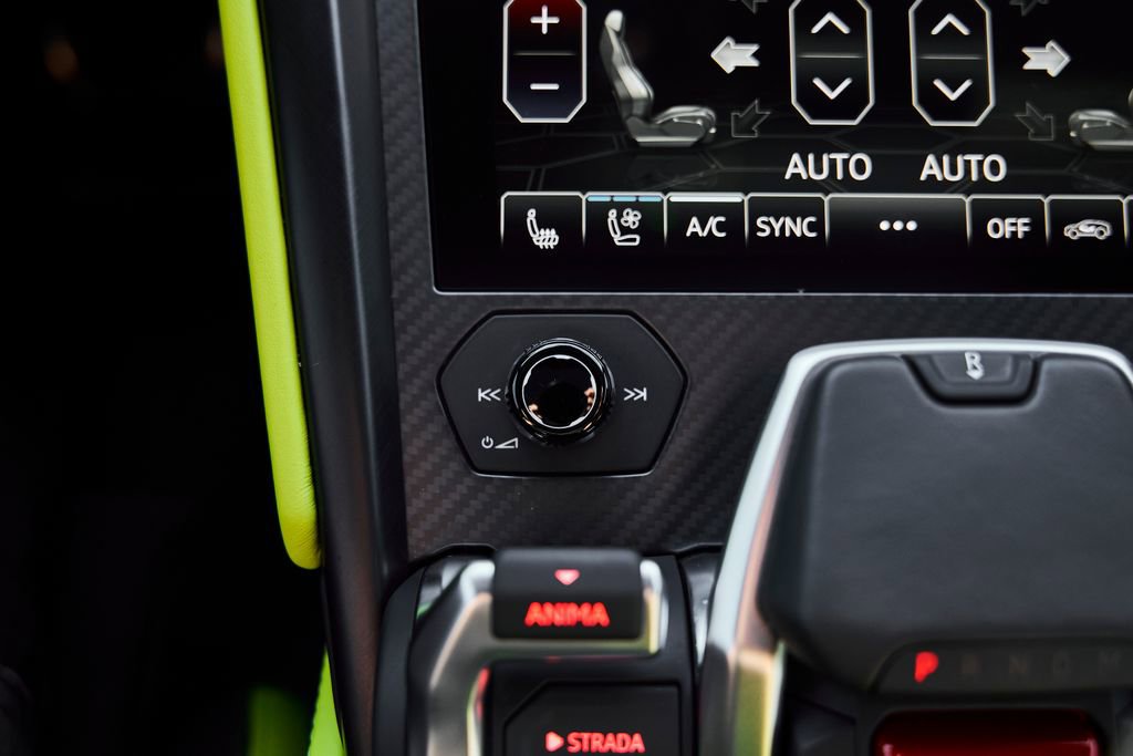 Used 2022 Lamborghini Urus AWD/4WD image 72