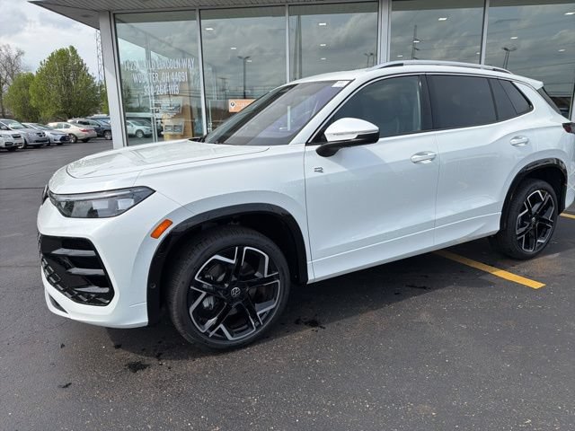 New 2026 Volkswagen Tiguan SEL R-Line AWD/4WD image 2