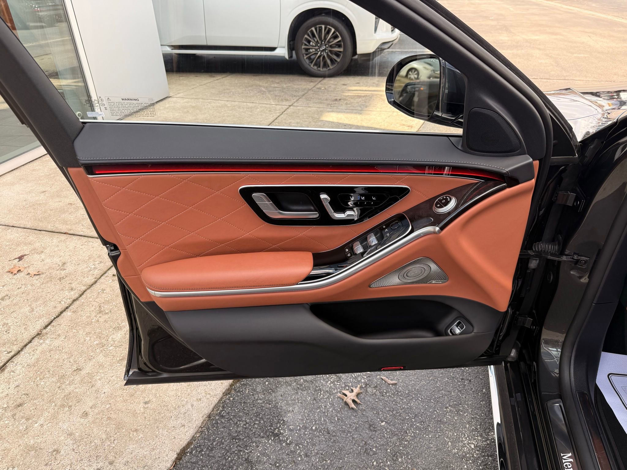 Used 2022 Mercedes-Benz S 580 4MATIC Sedan w/ AMG Line Package image 42