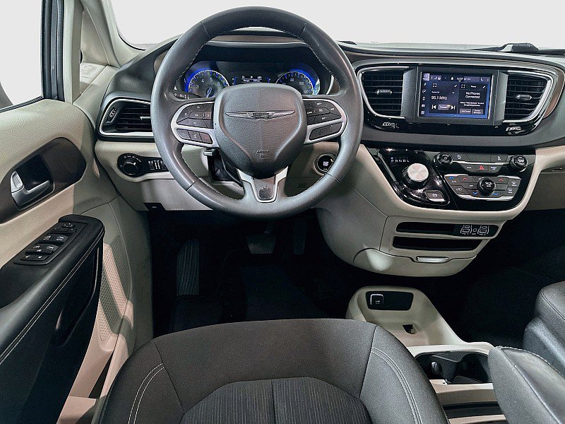 Used 2023 Chrysler Voyager LX FWD image 21