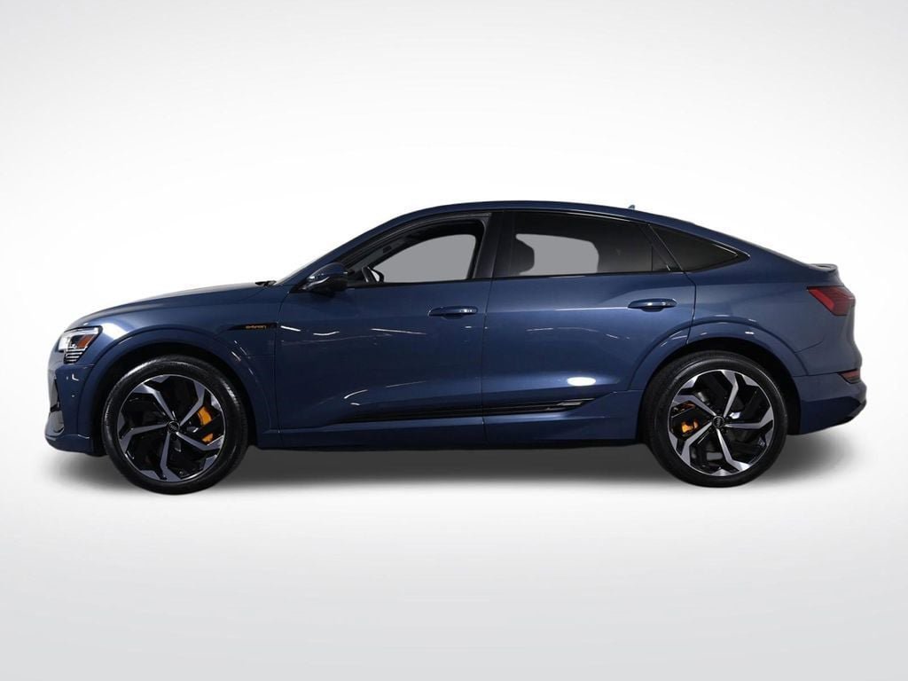 Used 2023 Audi e-tron Premium Plus w/ Premium Plus Package AWD/4WD image 2