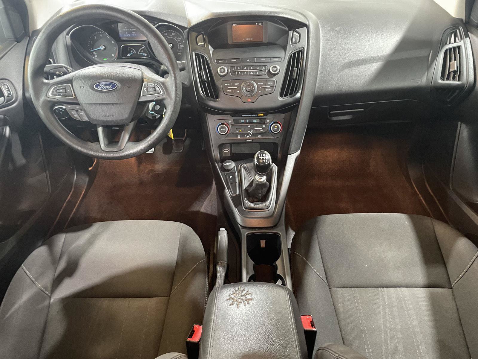 Certified 2018 Ford Focus SE FWD image 14