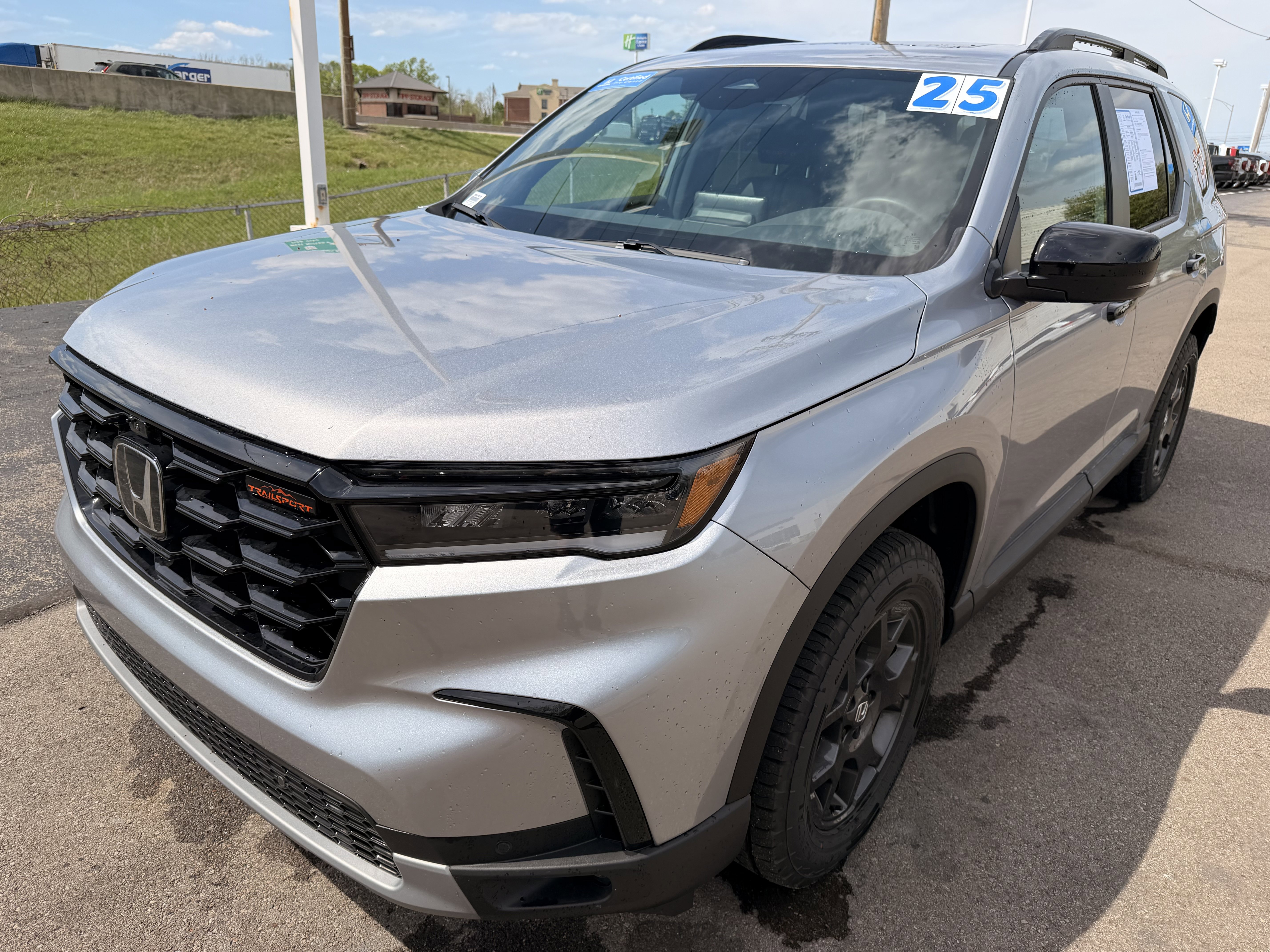 Used 2025 Honda Pilot TrailSport image 7