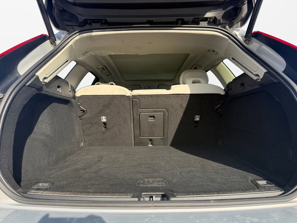 Used 2024 Volvo XC60 B5 Plus image 18