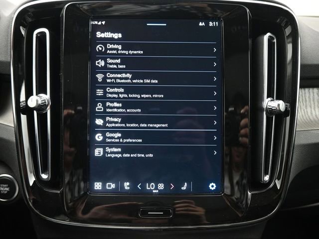 Used 2024 Volvo XC40 B5 Plus w/ Protection Package Premier image 16