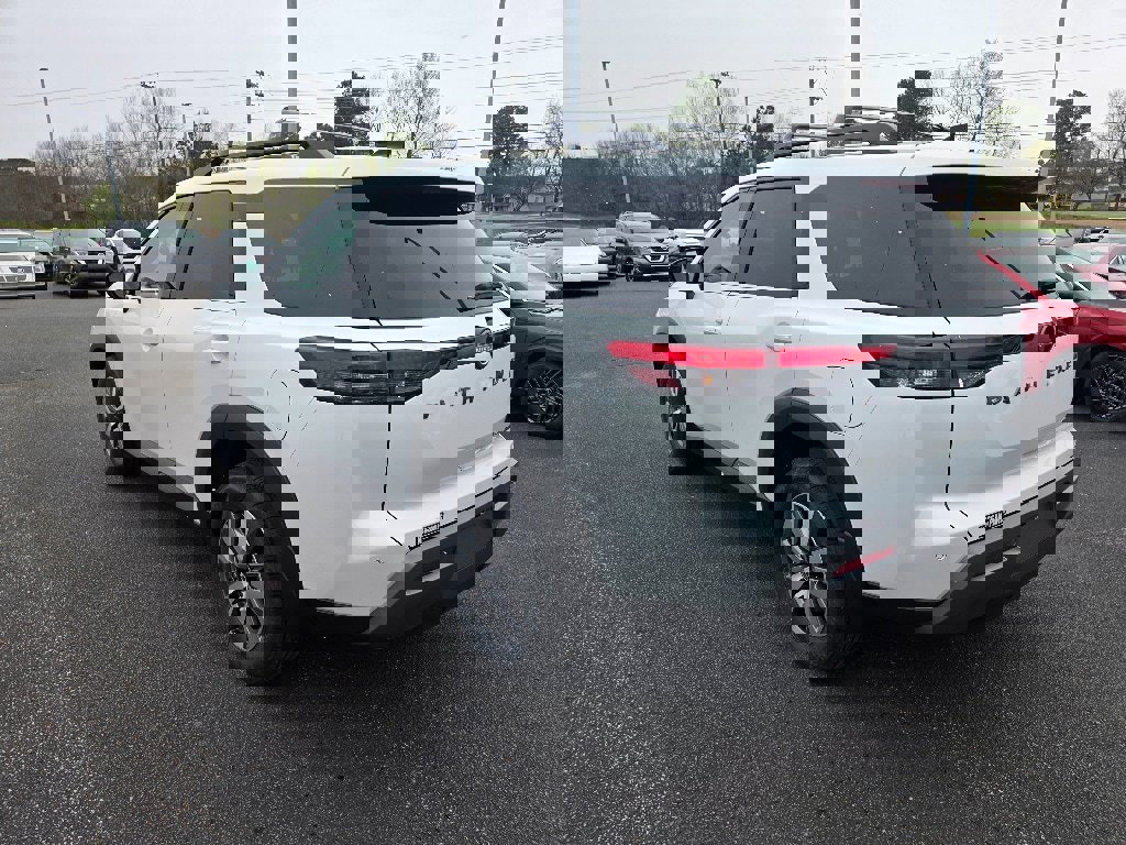 New 2026 Nissan Pathfinder SL image 5