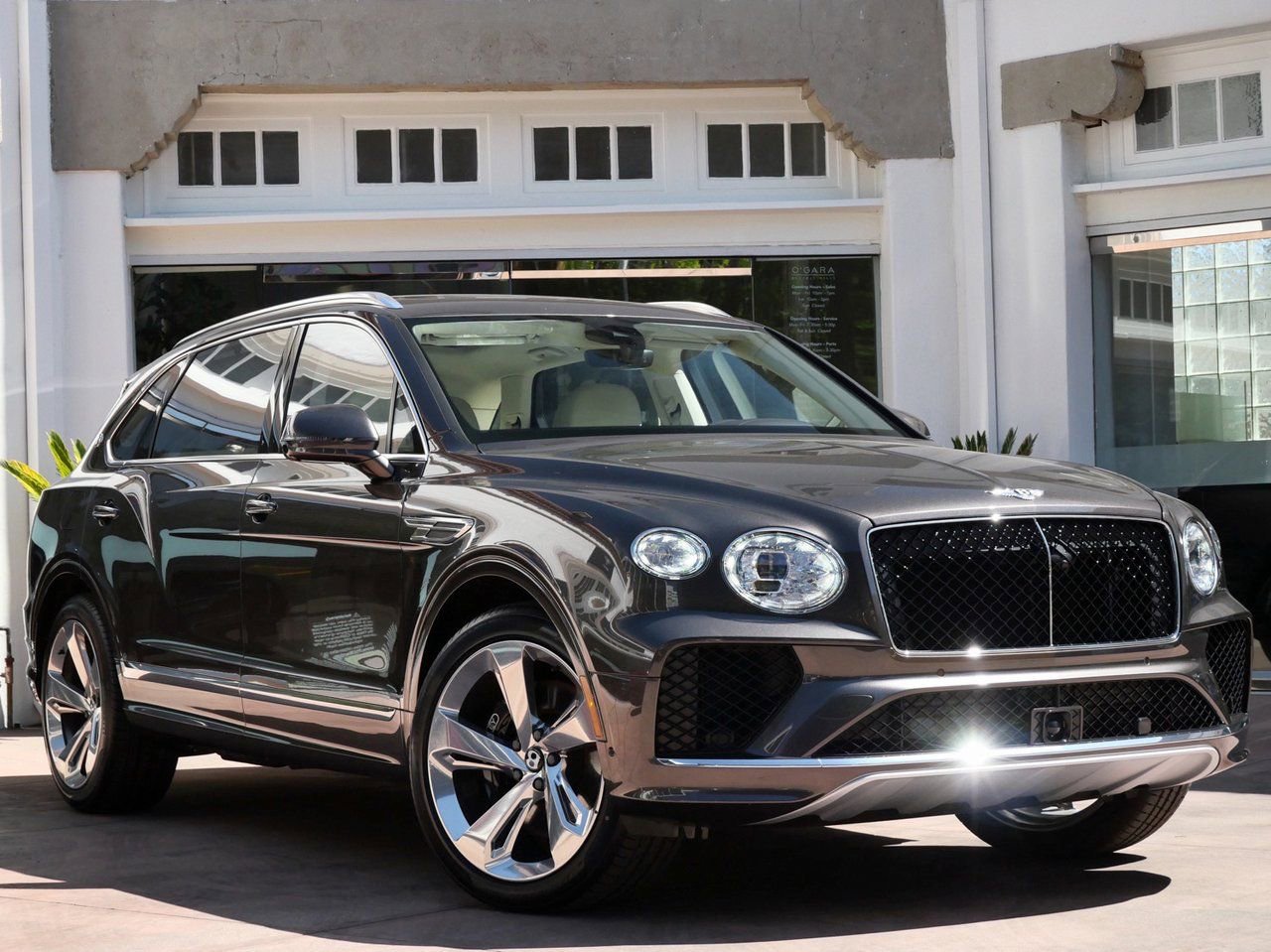 Used 2025 Bentley Bentayga Extended Wheelbase image 1