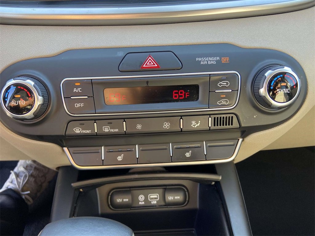 Used 2019 Kia Sorento LX w/ LX Convenience Package image 21