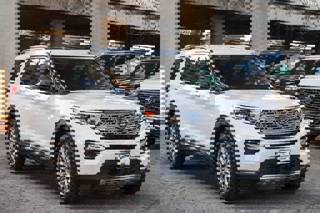 Used 2023 Ford Explorer Limited w/ Equipment Group 301A image 3