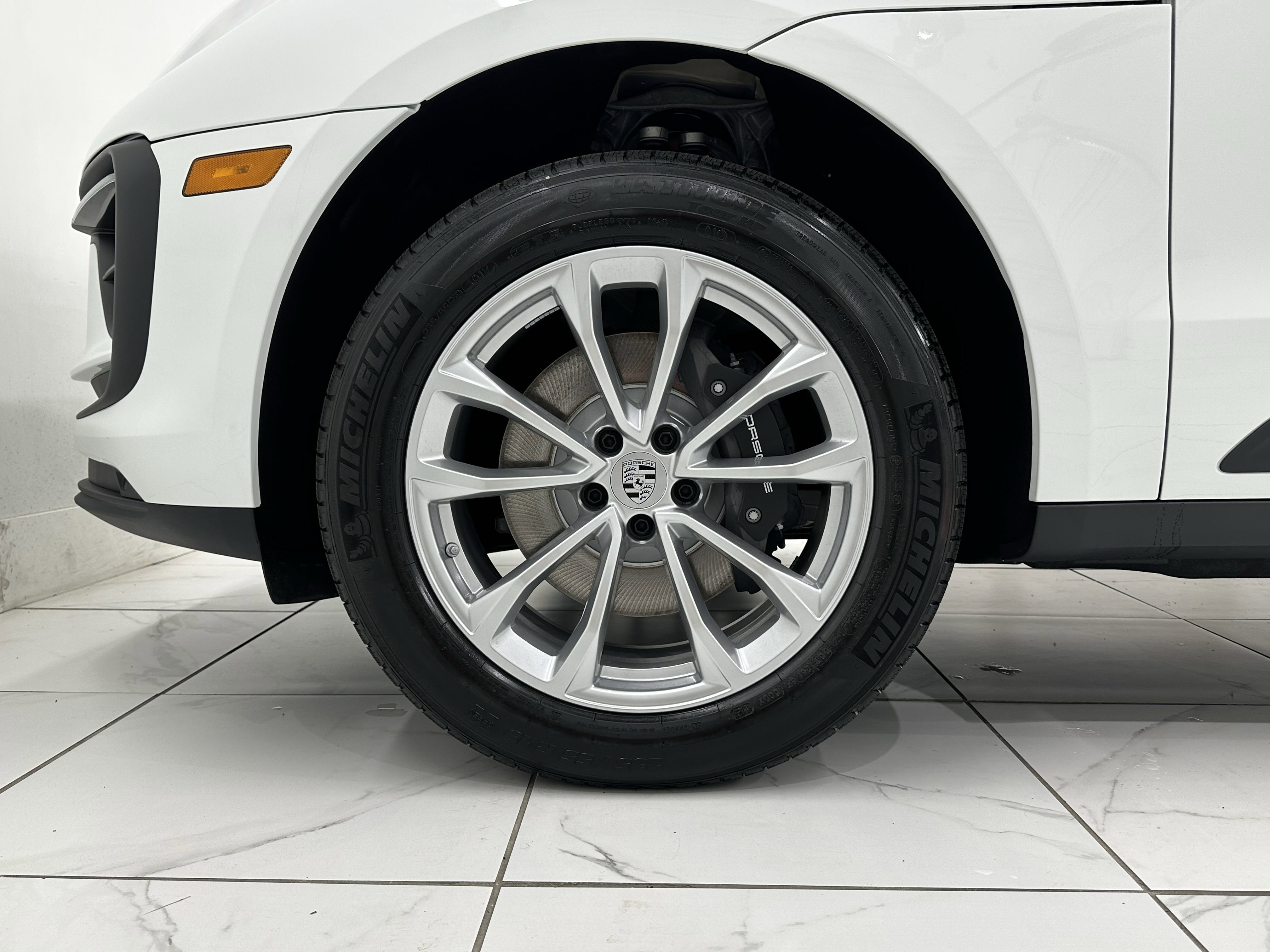 Certified 2025 Porsche Macan image 17