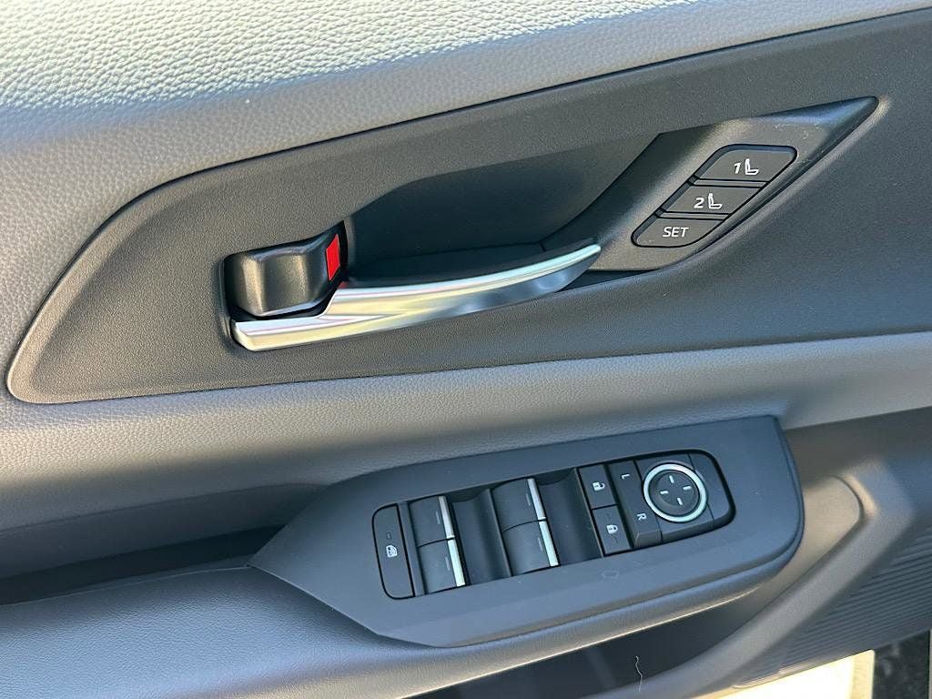 New 2026 Toyota Prius Limited FWD image 9