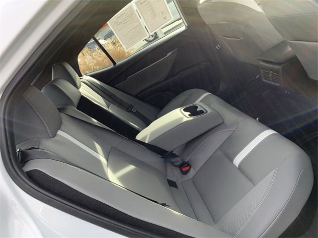 Used 2025 Toyota Camry SE image 12