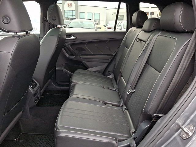 Certified 2024 Volkswagen Tiguan SE R-Line image 12