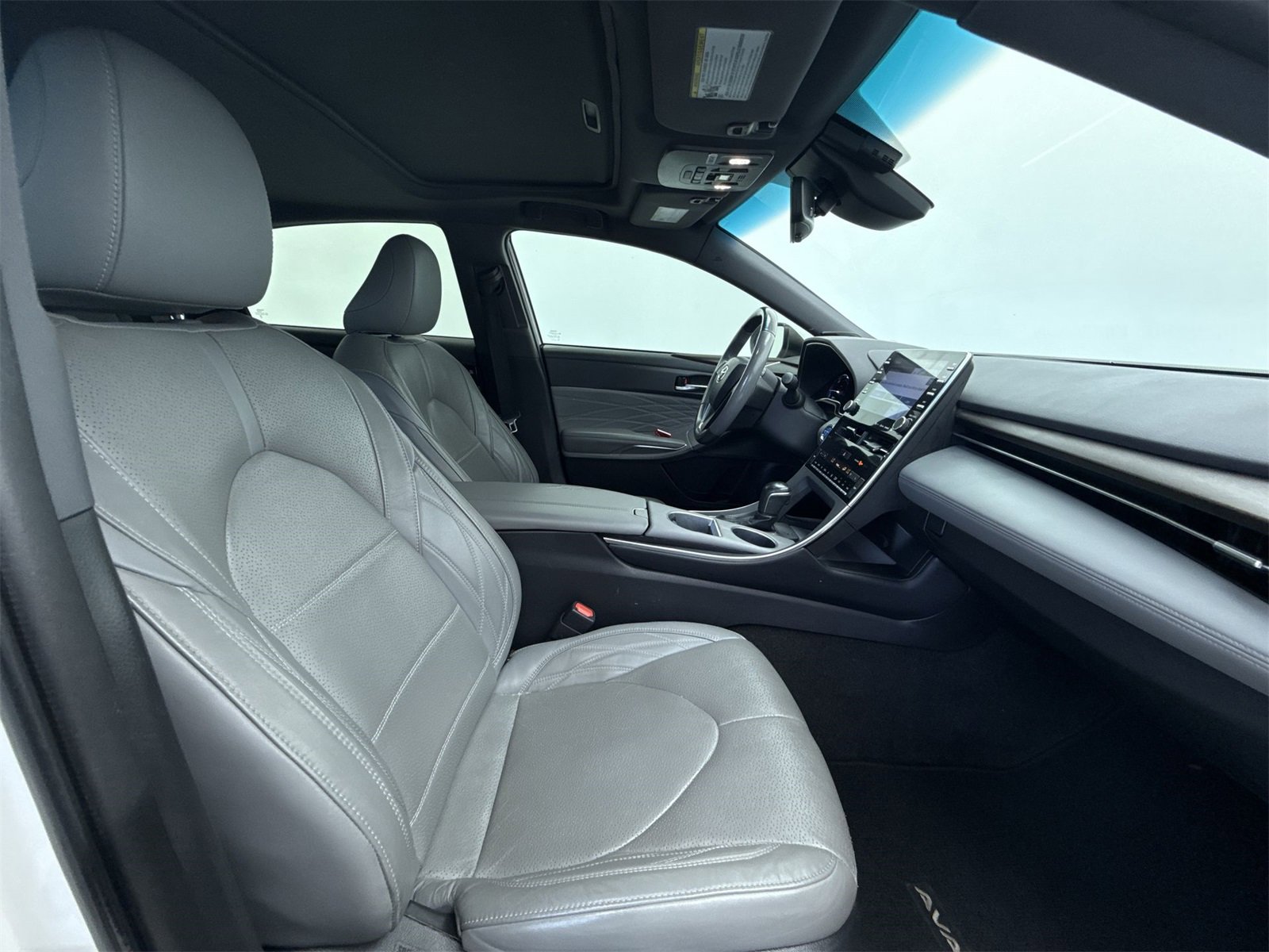 Used 2020 Toyota Avalon Limited image 15