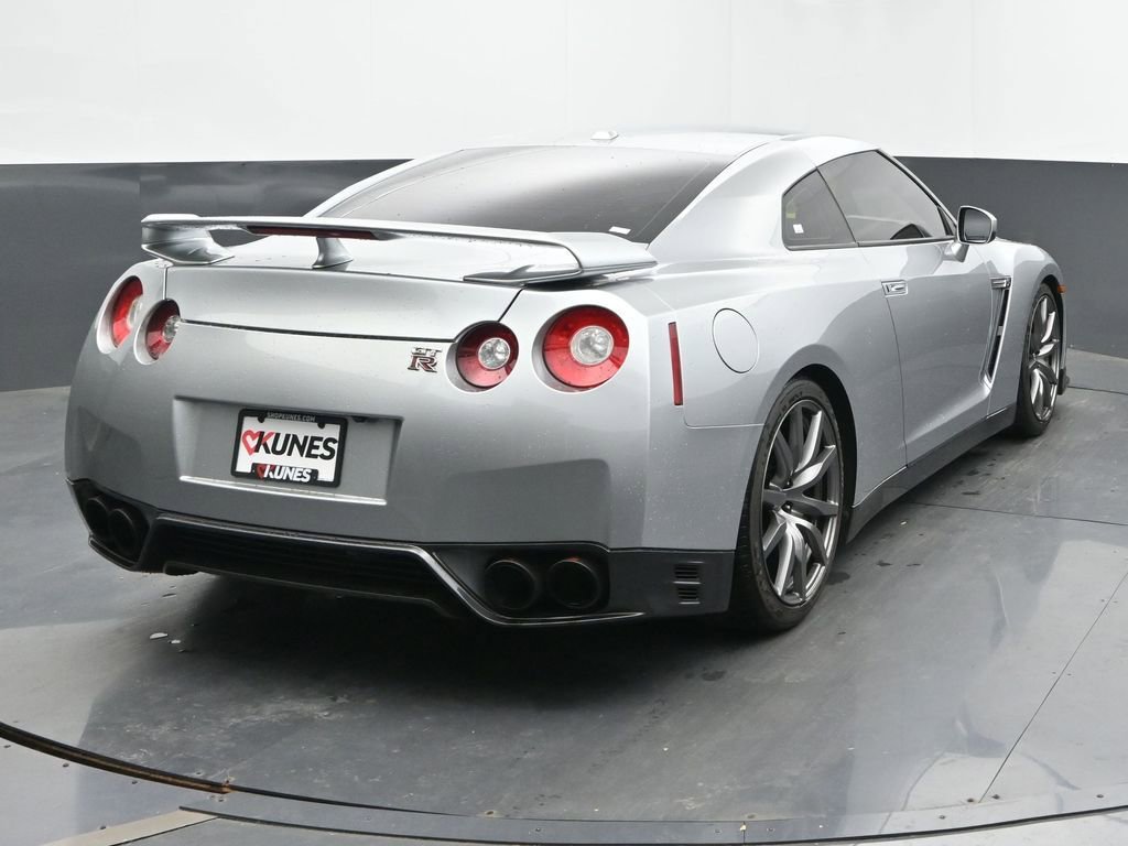 Used 2012 Nissan GT-R Premium image 9