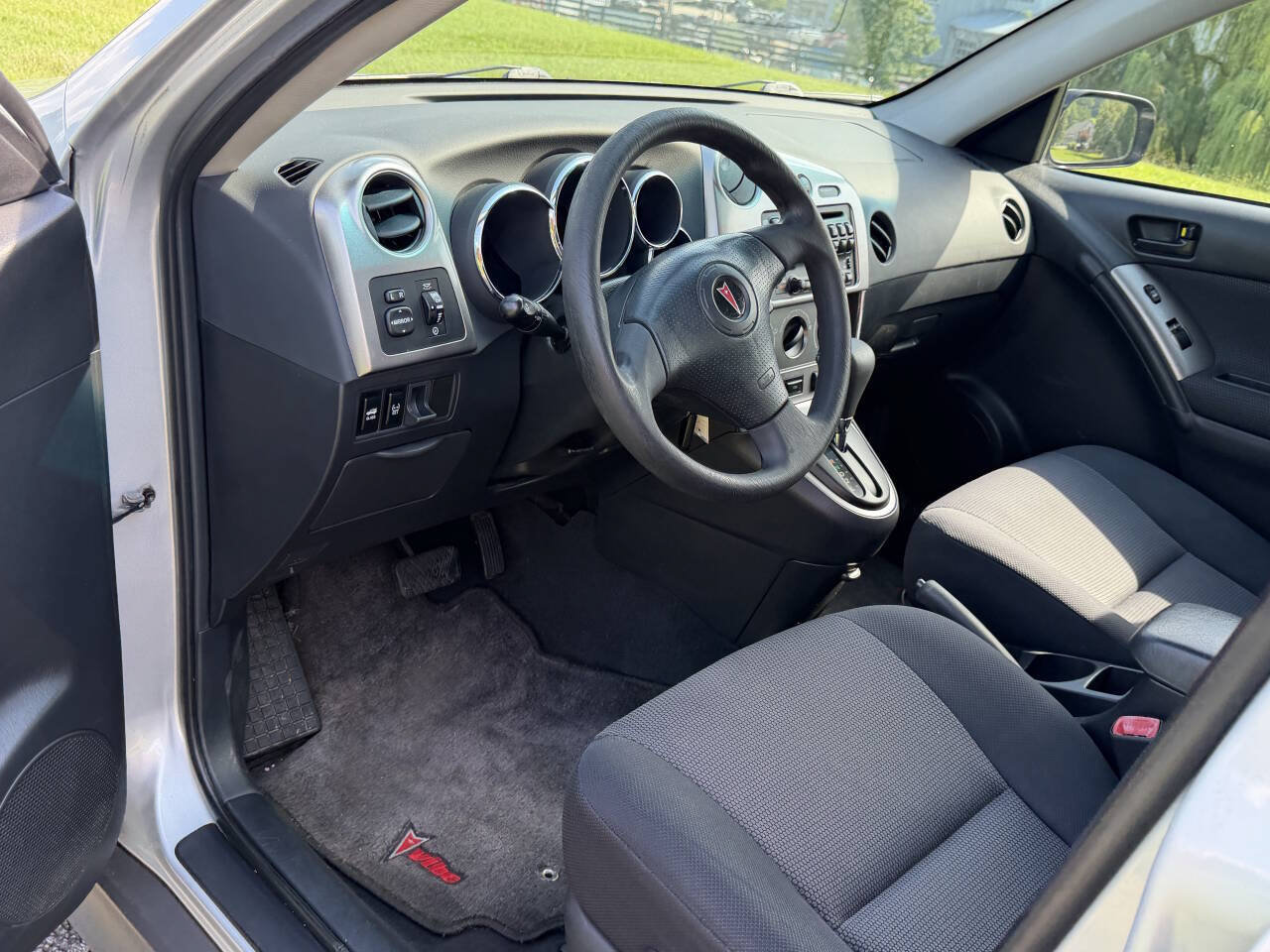 Used 2005 Pontiac Vibe w/ Power Group Value Package FWD image 26