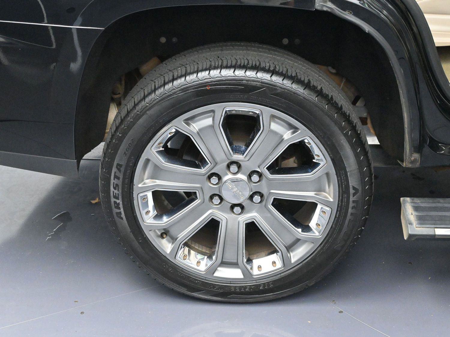 Used 2017 GMC Yukon Denali image 40