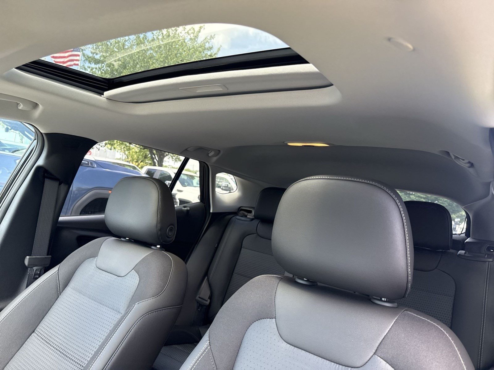 New 2026 Chevrolet Trax LT w/ Sunroof Package FWD image 18