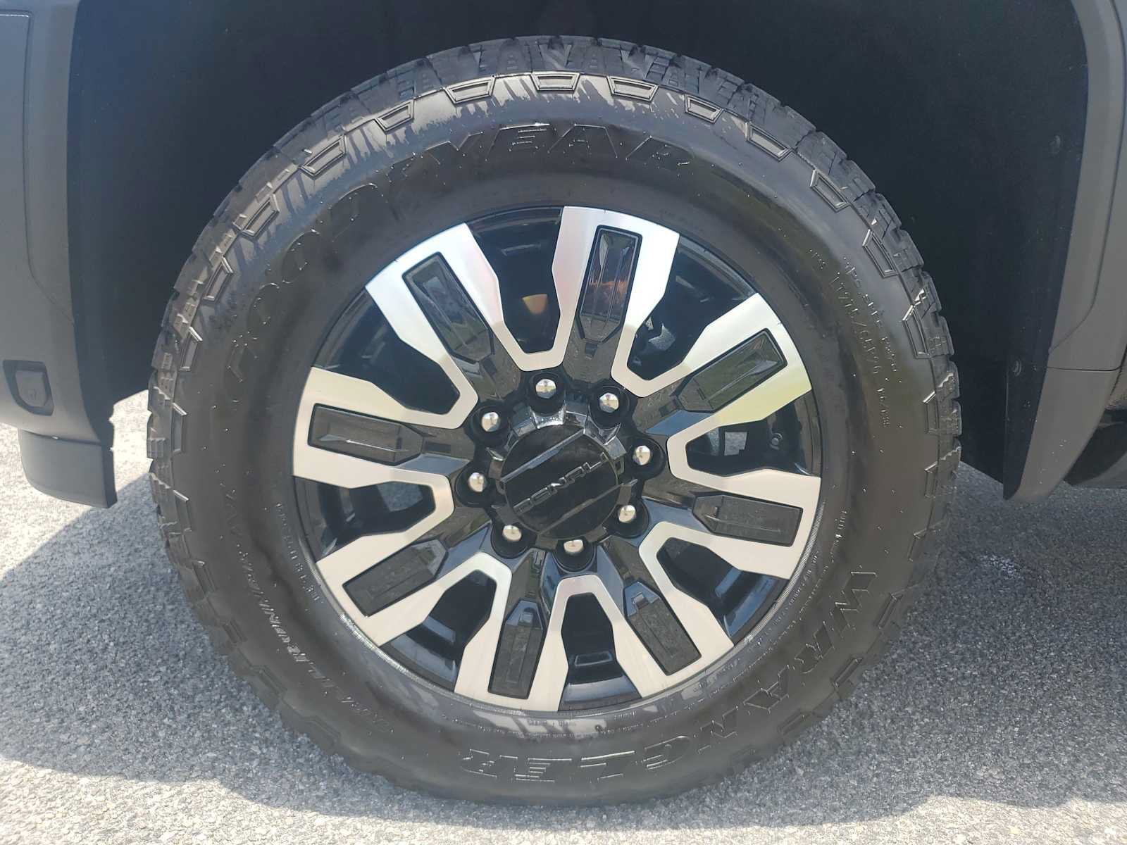 Used 2025 GMC Sierra 2500 Denali Ultimate AWD/4WD image 12