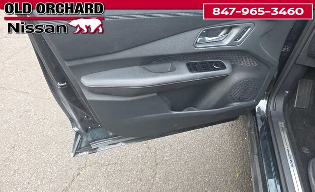 Used 2024 Nissan Ariya AWD image 9