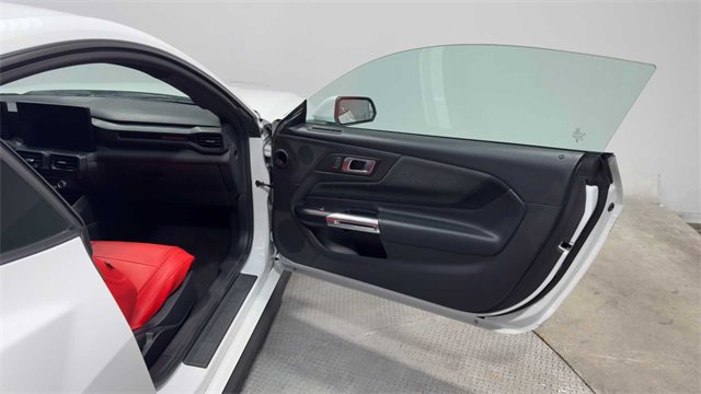 Used 2025 Ford Mustang Coupe image 9