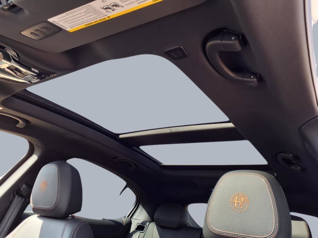 New 2025 Alfa Romeo Stelvio Sprint image 9