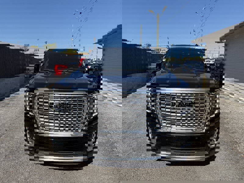 Used 2023 GMC Yukon XL Denali image 4