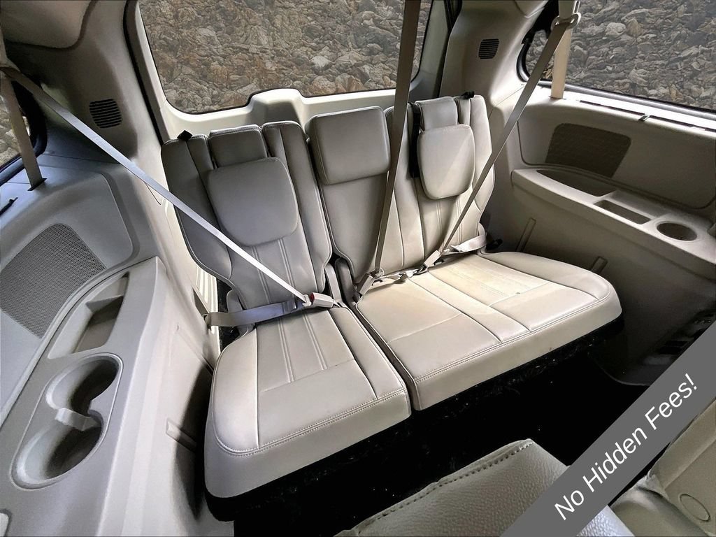 Used 2014 Chrysler Town & Country Touring-L w/ Driver Convenience Group FWD image 24
