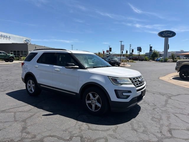 Used 2017 Ford Explorer XLT AWD/4WD image 2