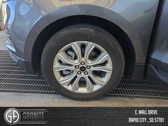 Used 2024 Ford Edge Titanium image 25