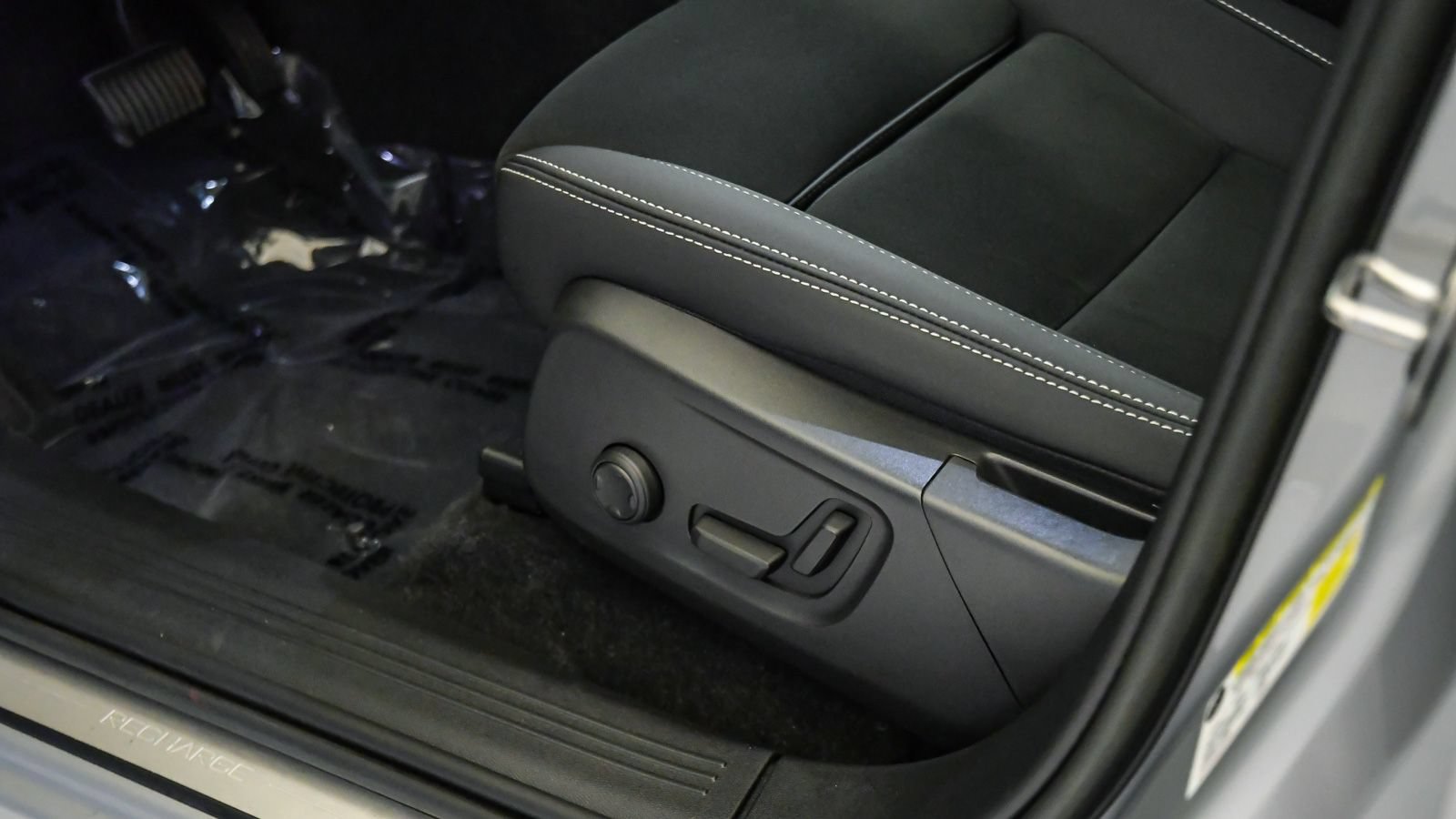 Certified 2023 Volvo XC40 Recharge Plus AWD/4WD image 23