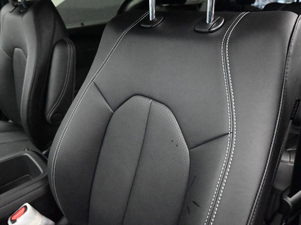 New 2026 Chrysler Pacifica Select FWD image 14