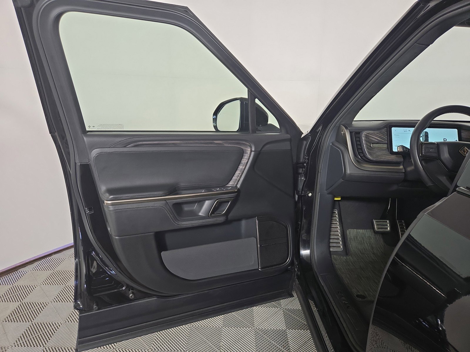 Used 2022 Rivian R1T Launch Edition image 16