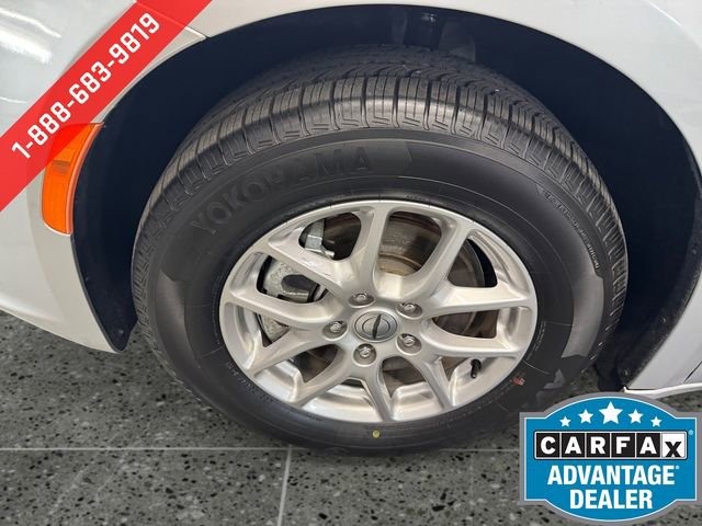 Used 2024 Chrysler Pacifica Touring-L FWD image 25