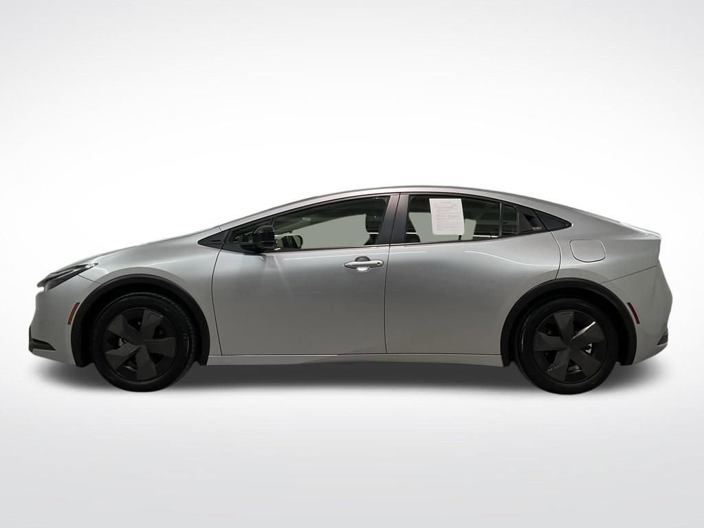 Used 2024 Toyota Prius LE FWD image 27