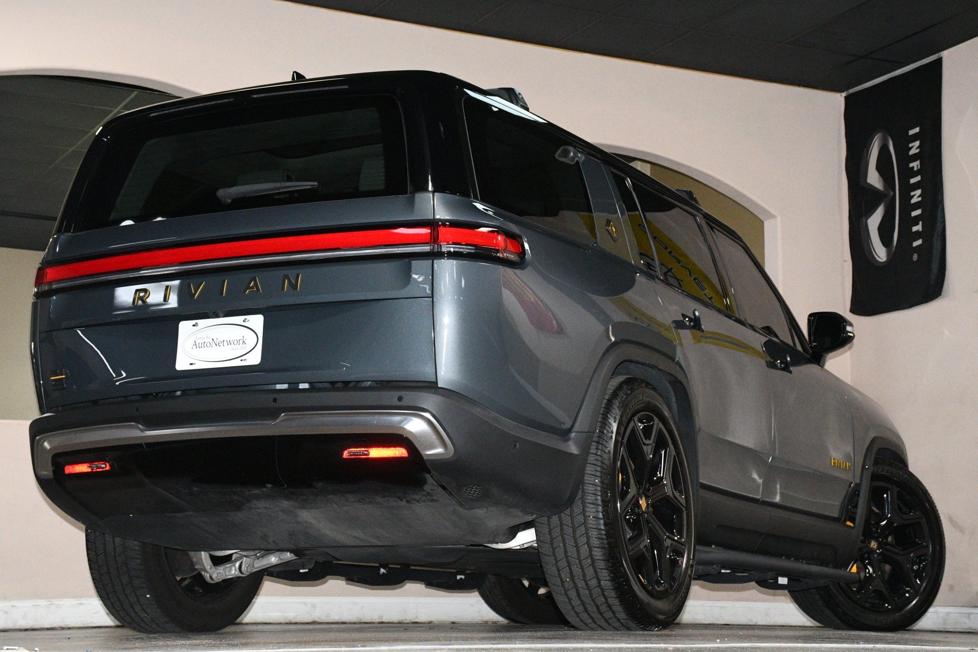 Used 2023 Rivian R1S Launch Edition Quad AWD/4WD image 85