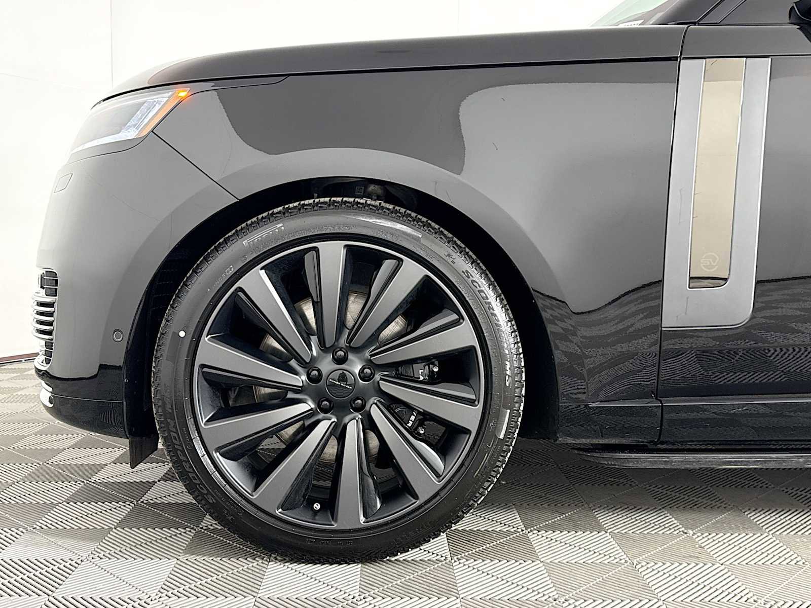 New 2026 Land Rover Range Rover SV image 35