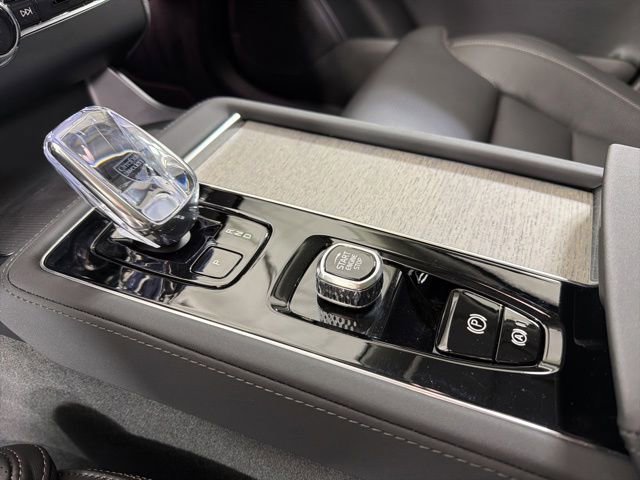 Used 2025 Volvo XC90 T8 Ultra w/ Protection Package Premier AWD/4WD image 26