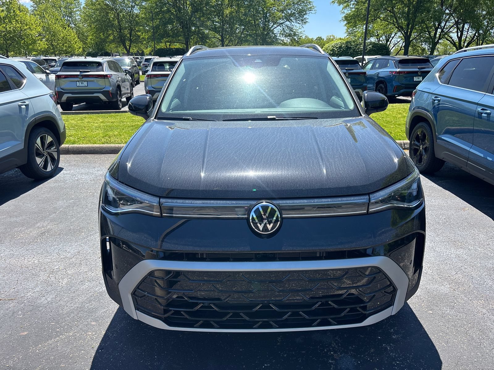 New 2026 Volkswagen Taos SEL AWD/4WD image 2
