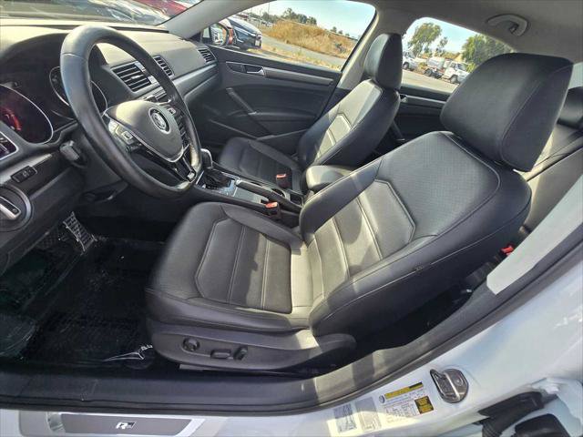 Used 2018 Volkswagen Passat 2.0T R-Line w/ R-Line Lighting Package FWD image 22
