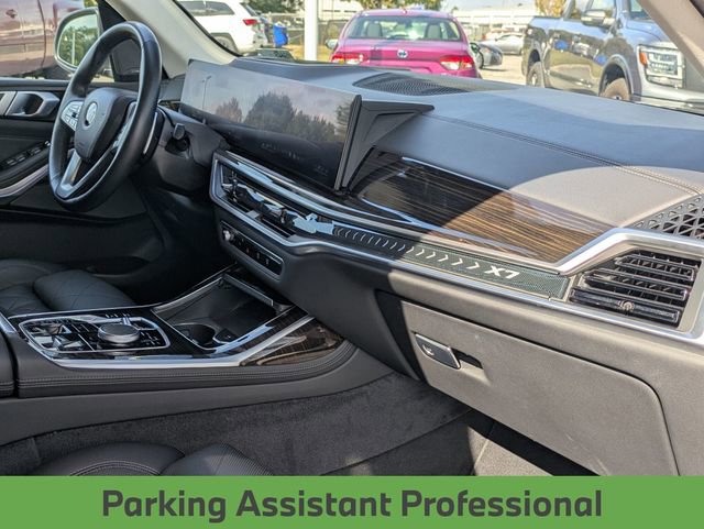 Used 2024 BMW X7 xDrive40i w/ Premium Package image 33