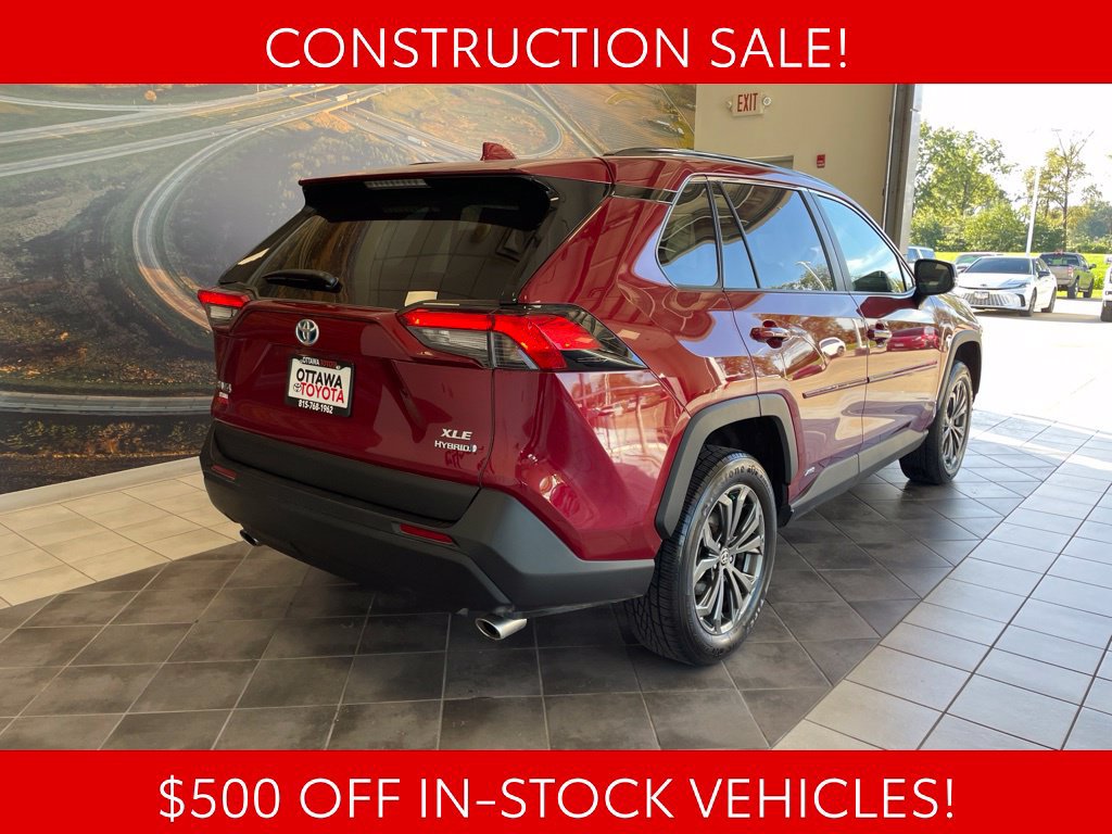 Used 2022 Toyota RAV4 XLE Premium AWD/4WD image 6