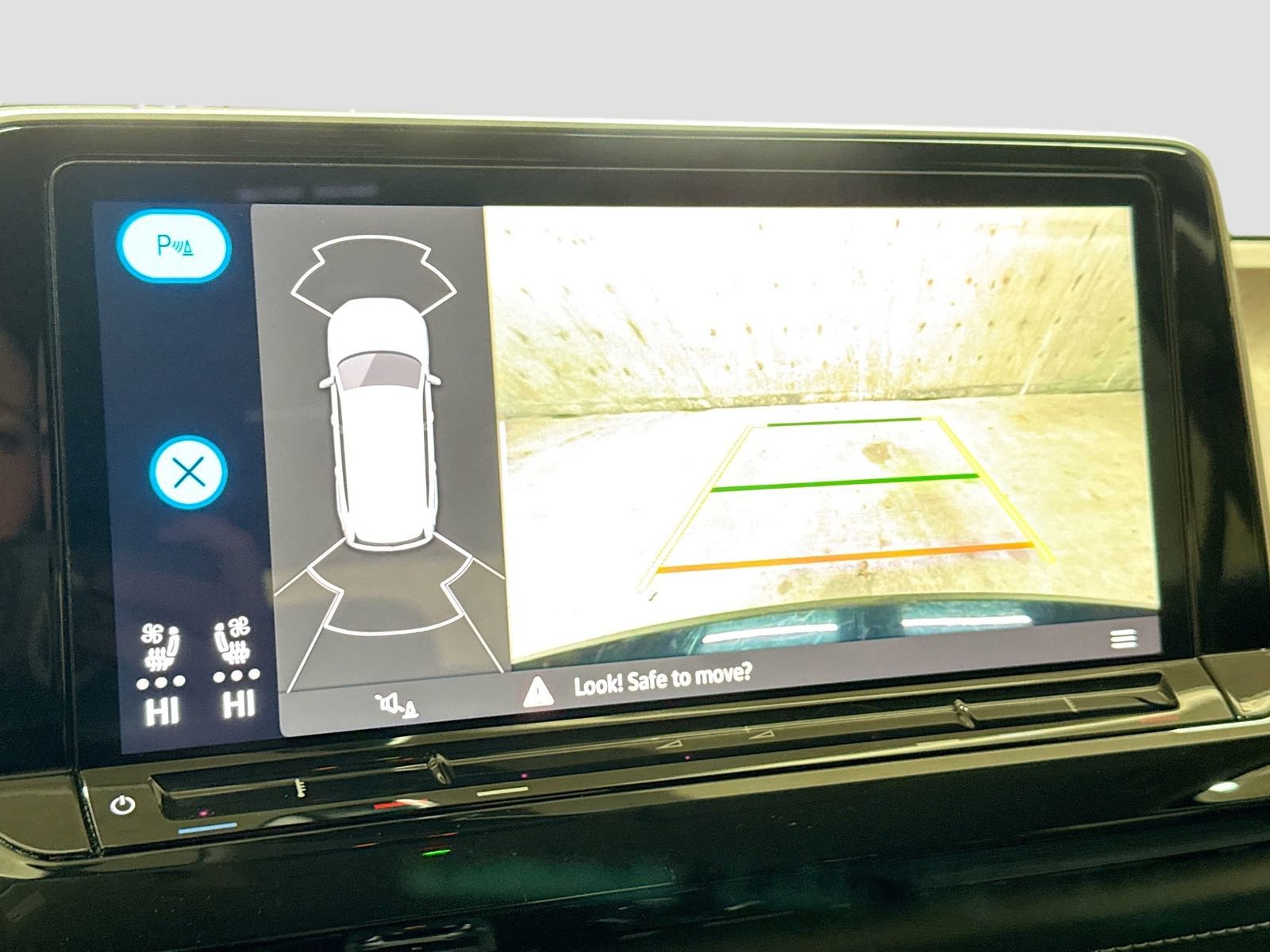 Used 2025 Volkswagen Atlas SE image 15